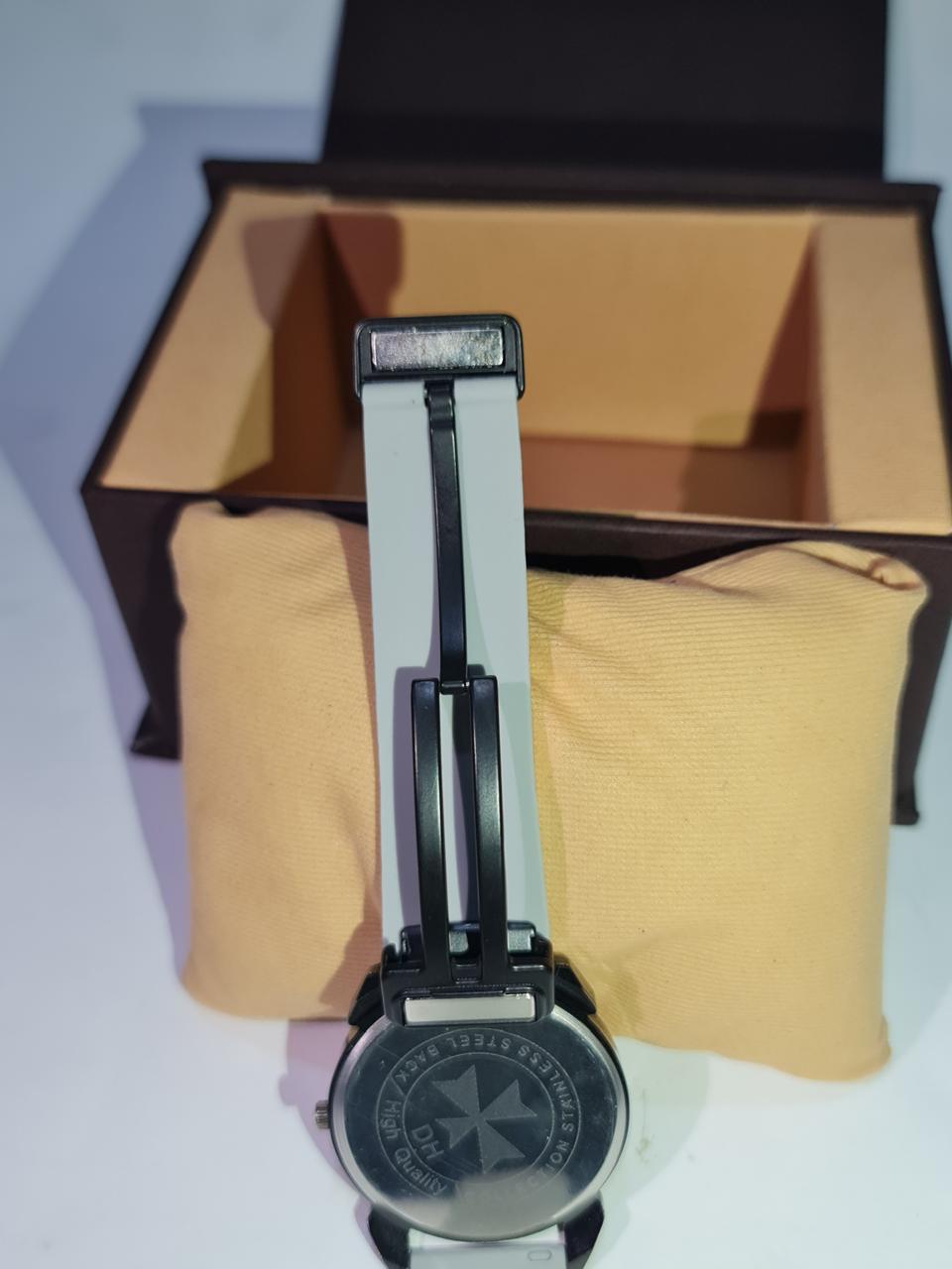 TOMI Magnetic Strap Watch for Men